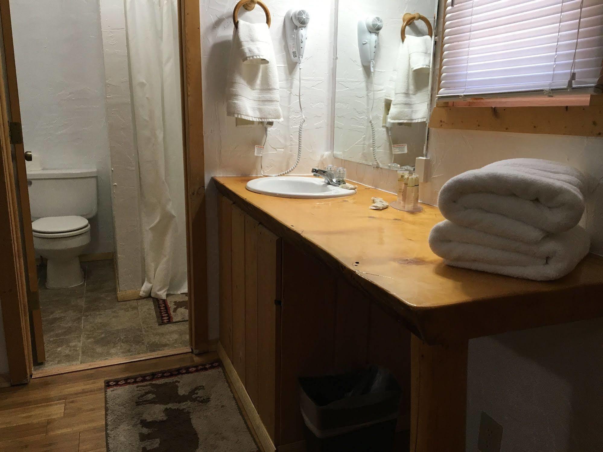 دوبويس Chinook Winds Motel المظهر الخارجي الصورة