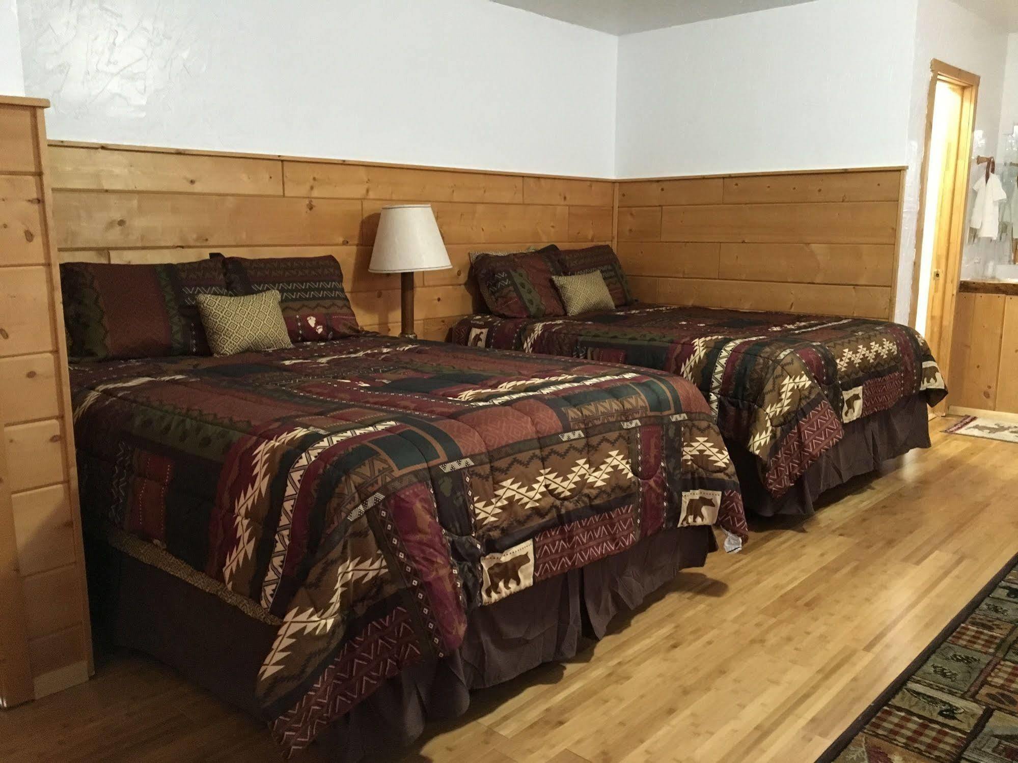 دوبويس Chinook Winds Motel المظهر الخارجي الصورة